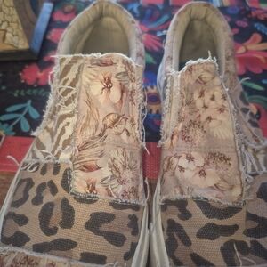 Women's Slip-On Floral & Leopard Canvas Sneakers - Pink Beige
